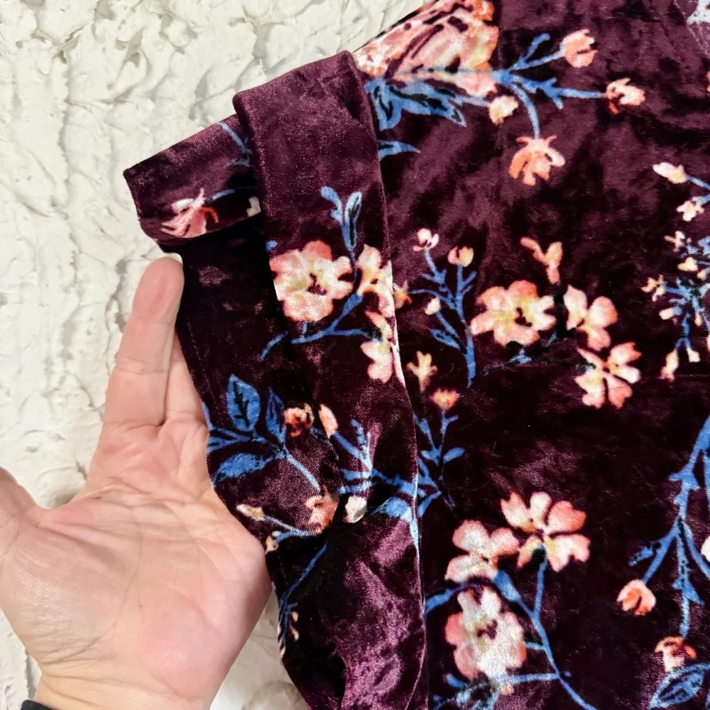 a.n.a Floral Velvet Short Sleeve Top - Burgundy and Pink - Picture 5 of 8